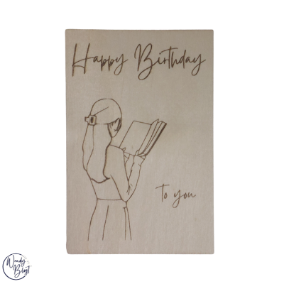 Houten kaart  "Birthday reading girl"